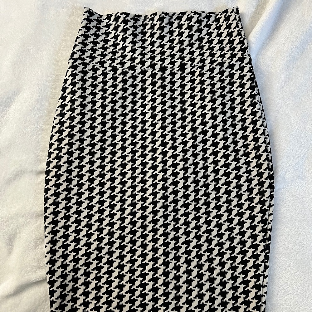 houndstooth patterned skirt